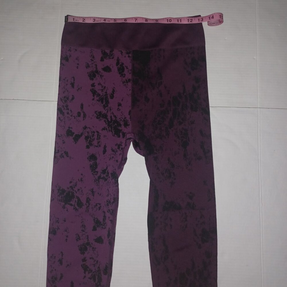 FABLETICS COURTNEY SEAMLESS LONG SLEEVE TOP & HIGH WAISTED SEAMLESS LEGGING SET - Picture 13 of 14